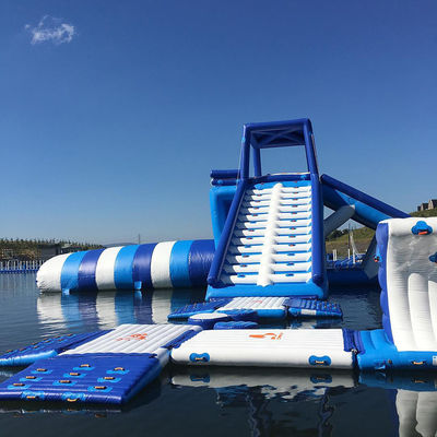 ทาวเวอร์น้ำทำให้พองยักษ์ด้วย Blob สำหรับ Aqua Park